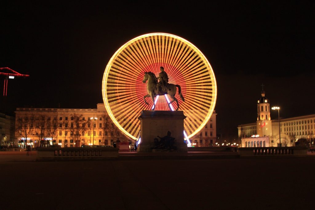 Place Bellecour illuminée par la grande roue