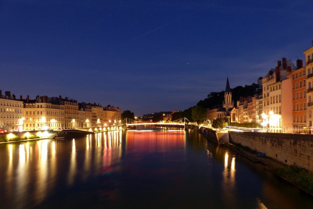 Lyon St Georges con una niñera bilingüe