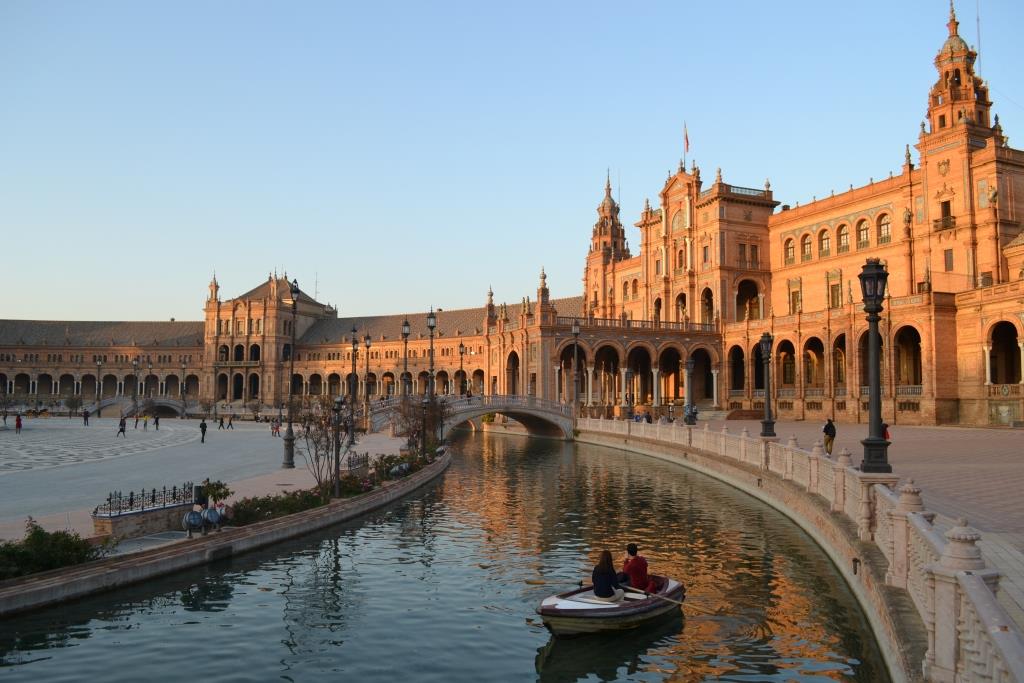 bilingual baby-sitter in Seville