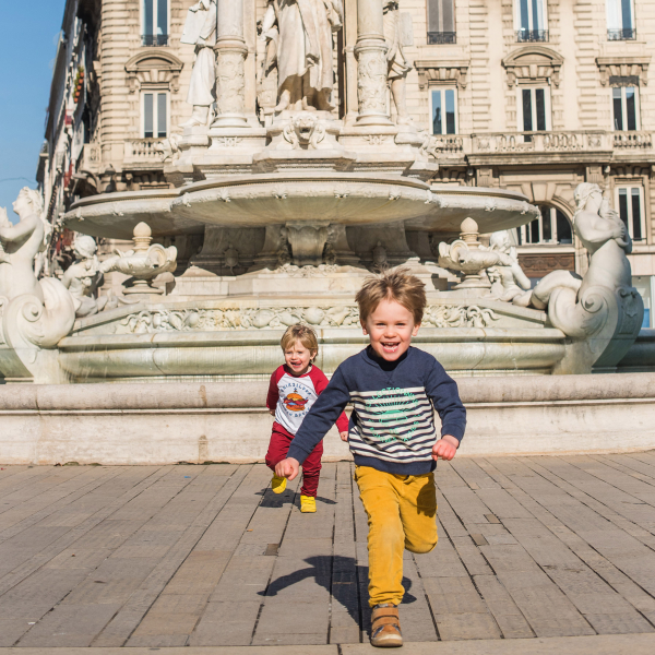 Niños place des jacobins verano Lyon