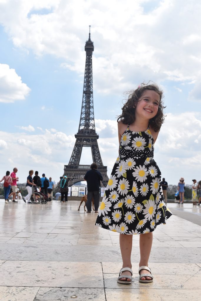 Tour Eiffel Paris babysitter