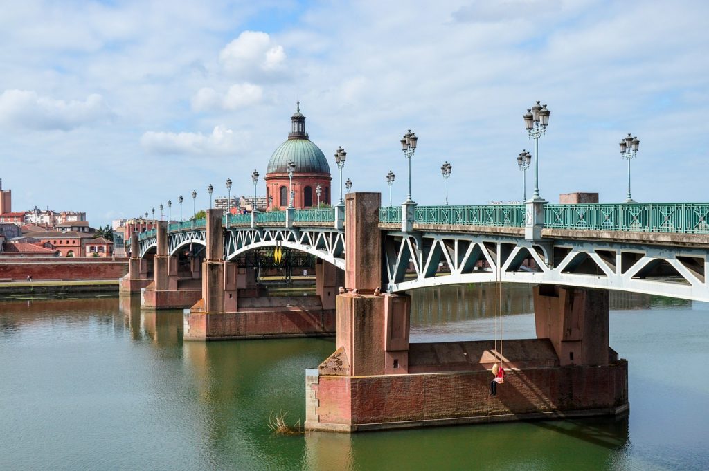 Job de baby-sitter à Toulouse : la ville idéale !