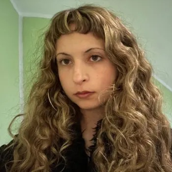 María B.